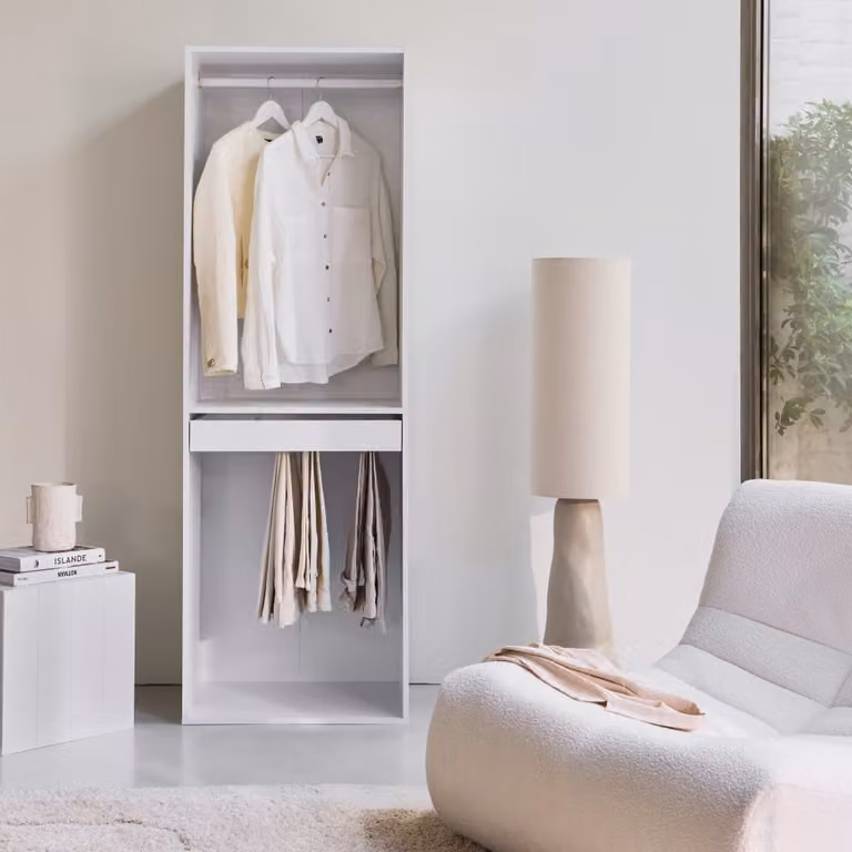 Módulo de armario SWEEEK con pantalonero y barra de colgar, blanco mate, An/P/Al: 60 x 45 x 180 cm
