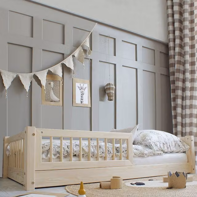 Cama infantil Adèle Bois de PETITS-MEUBLES con barandilla y somier de láminas de madera, An/An/Al: 80 x 160 cm, color blanco y marrón