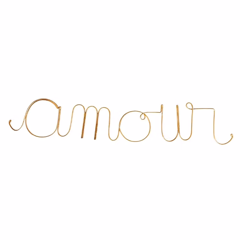 Decoración de pared HomeMaison Palabra Amour en metal de latón dorado