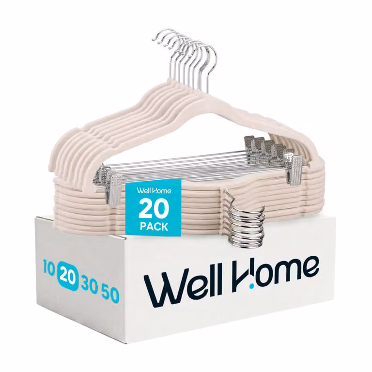 Set de 20 perchas de terciopelo beige con clips y gancho giratorio de WELLHOME