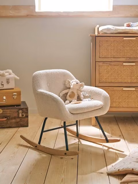 Sillón balancín infantil VERTBAUDET en color beige con tejido boucle y estructura mixta