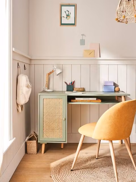 Escritorio infantil Vertbaudet en madera de pino color verde y dorado