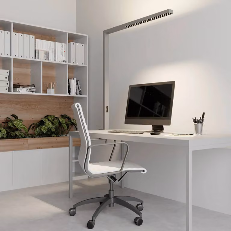 Lámpara de pinza LED Jolinda de Arcchio en color plata y gris, atenuable y de estilo moderno para oficina o casa