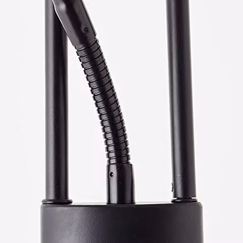 Lámpara de pie LED Brilliant Finn en color negro con brazo de lectura ajustable, fabricada en metal y cristal, con luz blanca cálida de 3000 K y 26 W