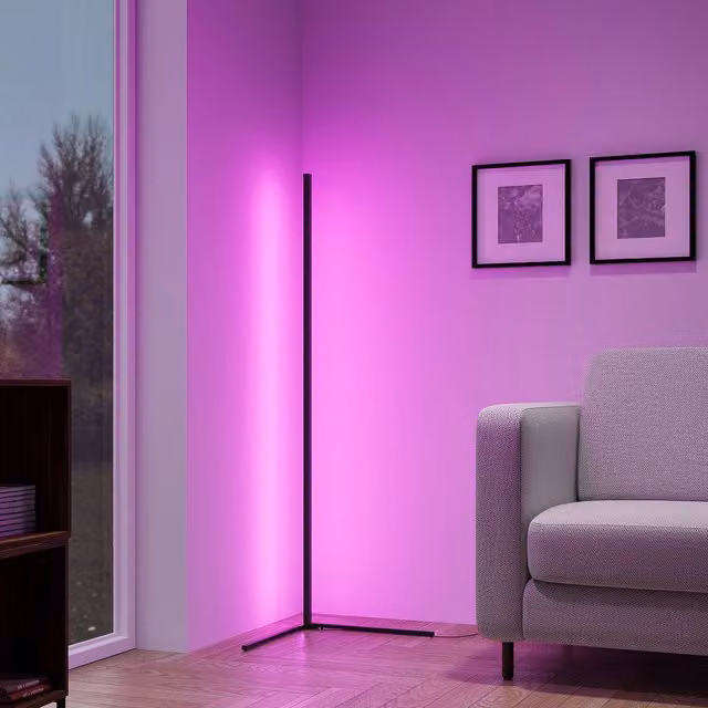 Lámpara de pie LED Level de Reality Leuchten en color negro con mando a distancia y efecto RGB