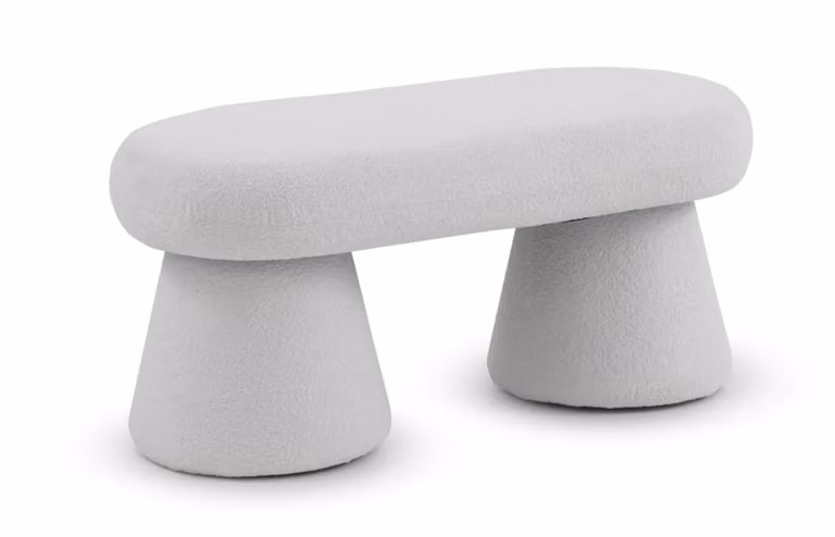 Banqueta moderna GEESE HOME con estructura y patas de madera de pino tapizadas en tejido boucle blanco