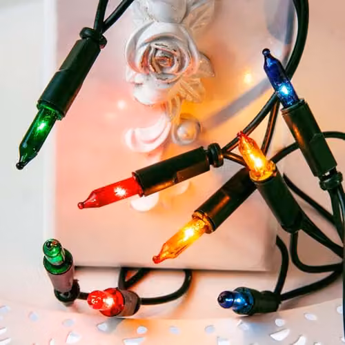 Guirnalda de luces LED Hellum con 50 mini luces tipo vela de vidrio multicolor y cable verde de 7,35 m para Navidad y fiestas