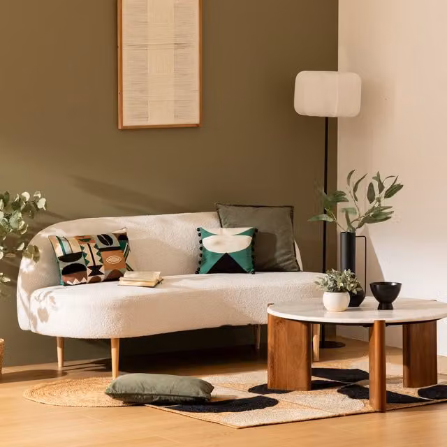 Banco de 2 plazas Insi de Atmosphera en tela bouclé blanca con patas de madera, An/P/Al: 172 x 75 x 72 cm