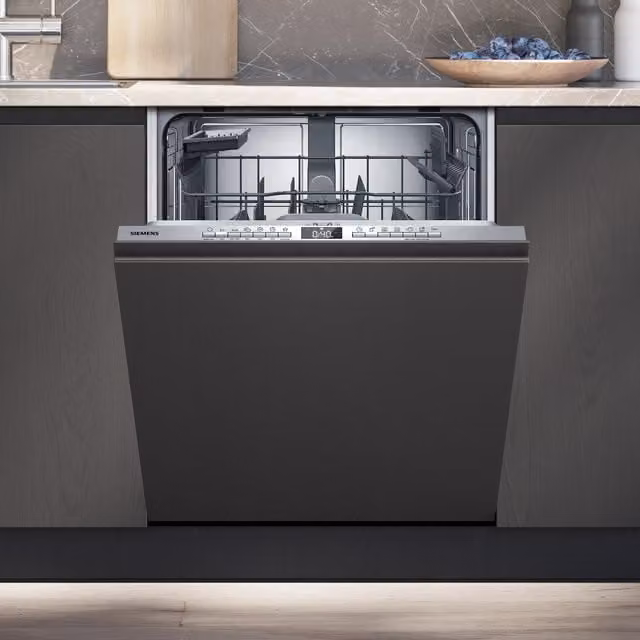 Lavavajillas integrable Siemens SN63HX03TE color plata con 13 servicios y clase C