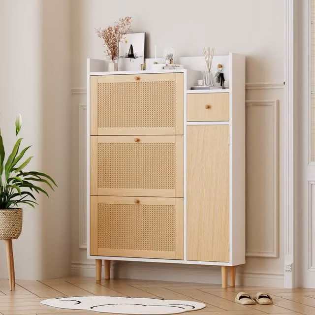 Zapatero Escandinavo MODENVIE con Puertas de Ratán y Cajón, Blanco y Beige, An/P/Al: 90 x 17 x 125 cm
