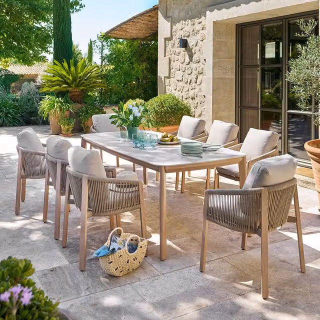 Mesa de jardín Nelora de 8 plazas Hespéride en color beige, rectangular y resistente a los rayos UV