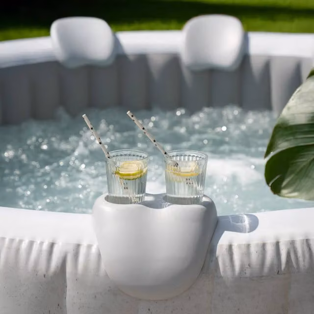 Cojín y portavasos Pool DASH de Home Deluxe en blanco y gris para mayor comodidad y protección contra salpicaduras