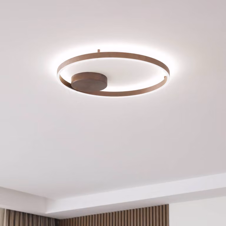 Lámpara de techo inteligente Moise de Lucande, diseño moderno en aluminio color marrón y óxido, con tecnología LED regulable y control remoto para salón o comedor
