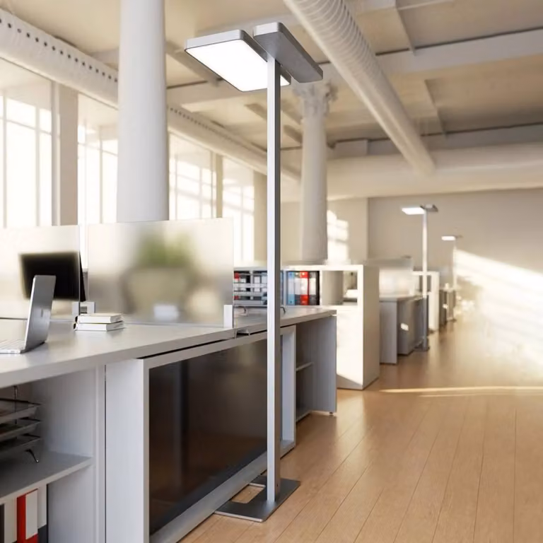 Lámpara de pie de arco Arcchio con LED atenuable y sensor de movimiento en aluminio gris y plata para oficina o casa