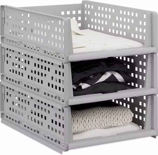 Set de 3 cajas de almacenaje apilables y extraíbles de plástico Relaxdays, color gris, An/P/Al: 13 x 33,5 x 43,5 cm