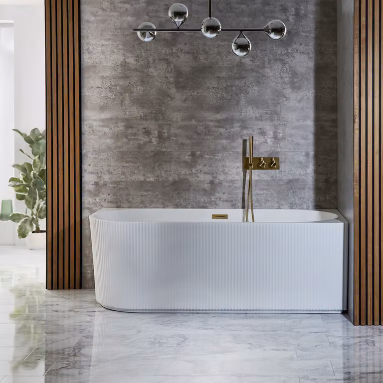 Bañera Exenta de Esquina Hudson Reed en Acrílico Blanco con Rebosadero Oro, Versión Derecha, An/P: 170 x 80 cm