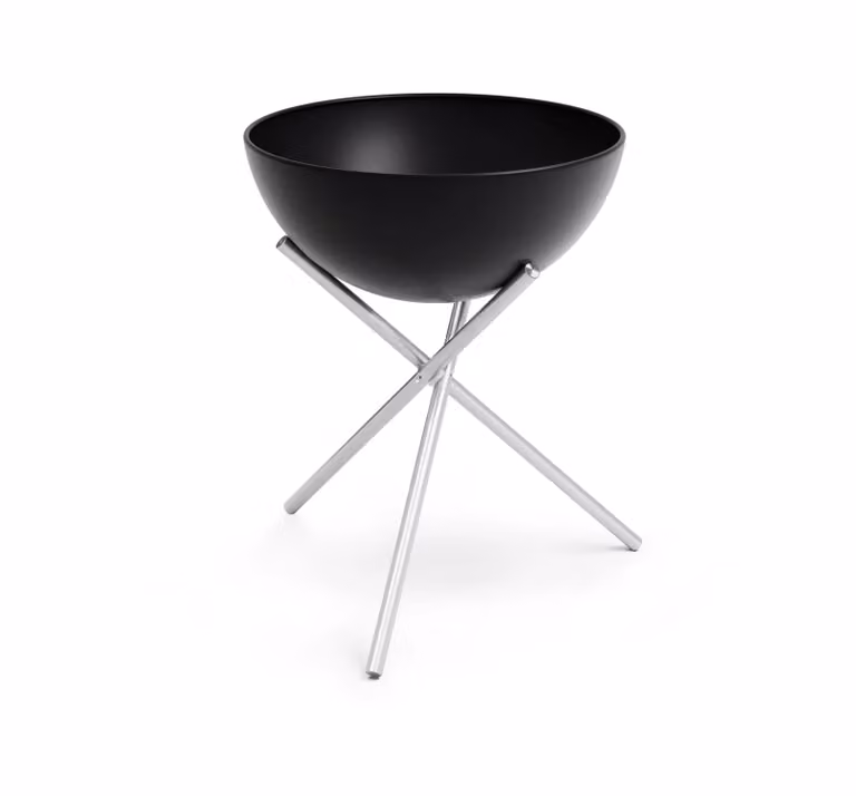 Brasero Höfats BOWL 57 con trípode de acero inoxidable, cesta de acero esmaltado negro y plata, incluye plancha y parrilla, Diámetro: 57 cm