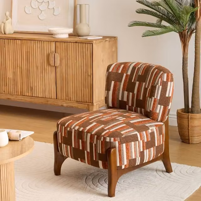 Sillón Calix de Atmosphera en color ámbar con diseño moderno y tapizado de tela