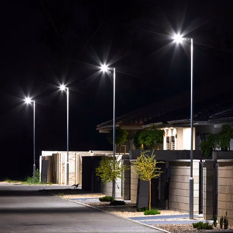 Linterna LED solar Eko-Light VIA de 100W con sensor de movimiento, sensor crepuscular y control remoto, 1200 lúmenes, color negro
