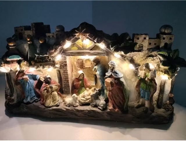 Figura de Portal de Belén Iluminada con LED de F-BRIGHT, con los 3 Reyes Magos en colores marrón y multicolor