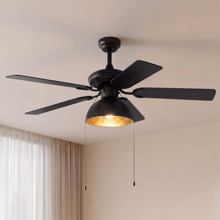 Ventilador de techo con luz Lucande Shamoian en negro y dorado, estilo clásico con acabado en metal y madera, Diámetro: 130 cm