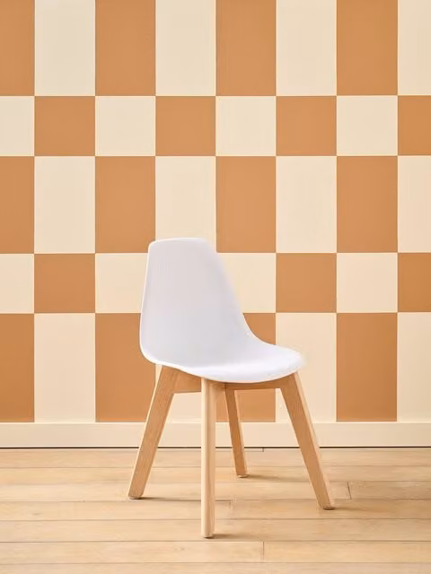 Silla infantil de diseño escandinavo Vertbaudet en color blanco y madera de haya