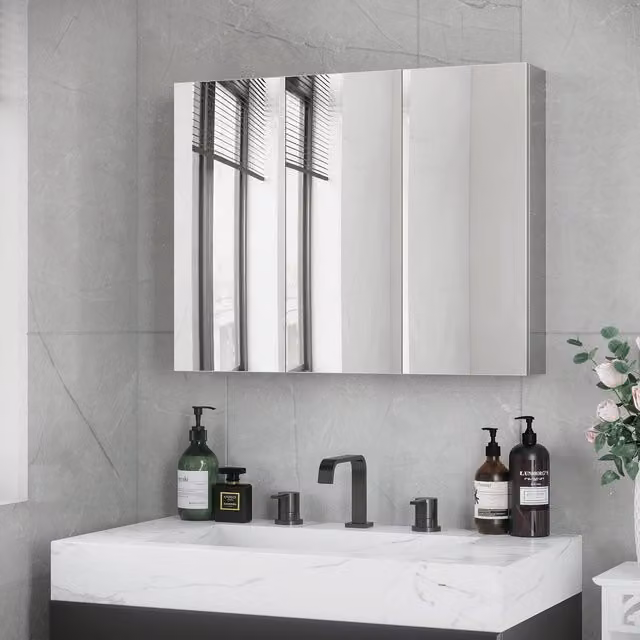 Armario de baño REDOM con espejo y 3 puertas de vidrio, 5 estantes y cierre suave, color plata, An/P/Al: 70 x 12 x 55 cm