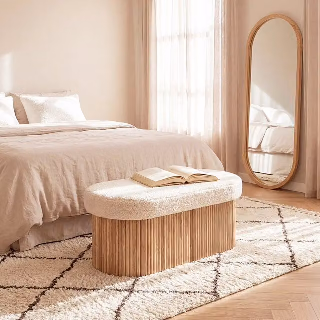 Baúl Naira de Klast Home en madera y borreguito blanco An/P/Al: 93 x 44 x 44 cm