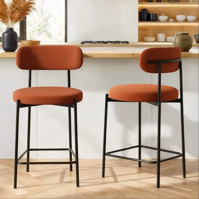 Juego de 2 taburetes de bar modernos Iris de Sicaan en pana color naranja con estructura de metal y madera, Altura: 65 cm