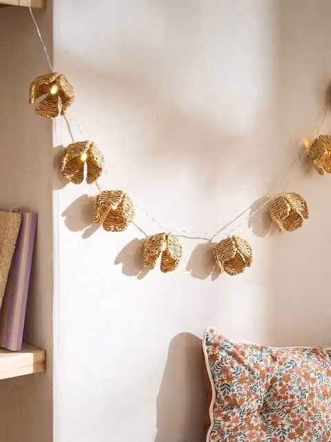 Guirnalda luminosa LED de ratán con flores trenzadas beige de Vertbaudet