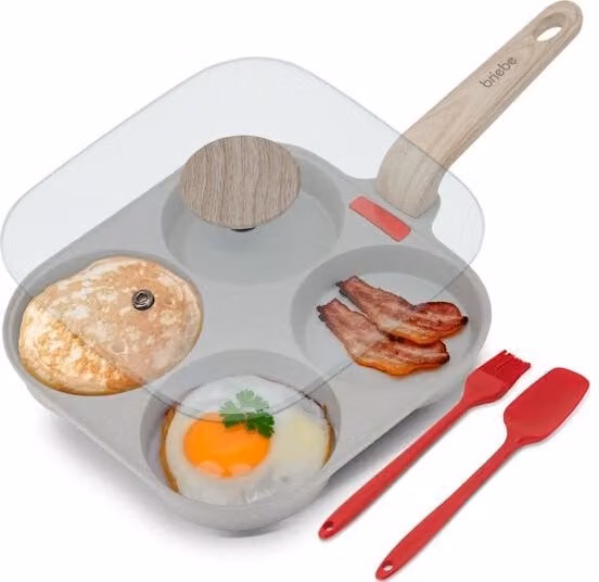 Sartén para 4 tortitas, huevos fritos o poché de la marca Briebe en color crema, con tapa de vidrio y revestimiento de aluminio antiadherente libre de PTFE y PFOA