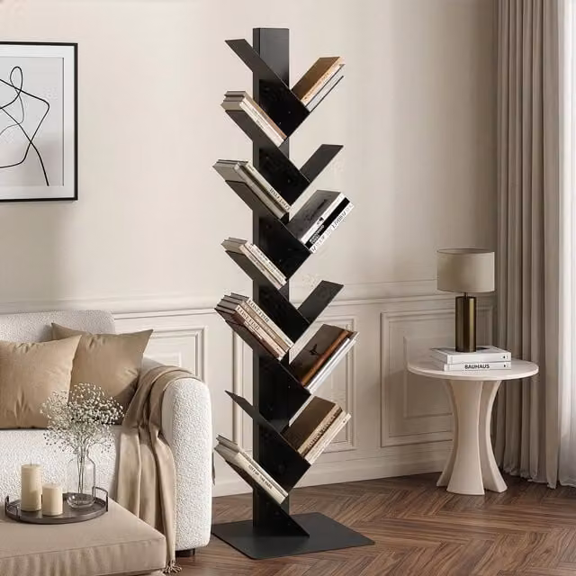 Librería en forma de árbol Eksjö de en.casa con 12 niveles en color negro, Al x An x P: 150 x 39 x 39 cm
