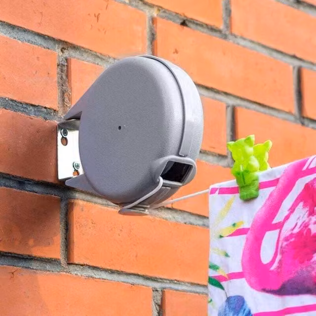 Tendedero retráctil de pared TEHTUY de 12 m en color gris con mecanismo automático para ropa y jardín