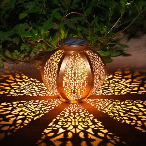 Linterna Solar Decorativa MIMIY de Estilo Marroquí en Metal para Jardín y Terraza con Luz LED Blanco Cálido y Sensor Crepuscular en Colores Azul y Cobre