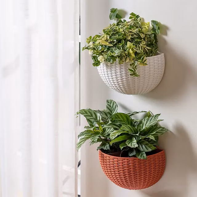 Set de 2 Maceteros de Pared Semicirculares con Doble Sistema de Riego Automático, Diseño de Ratán en Polipropileno, Gris Plata para Interior y Exterior