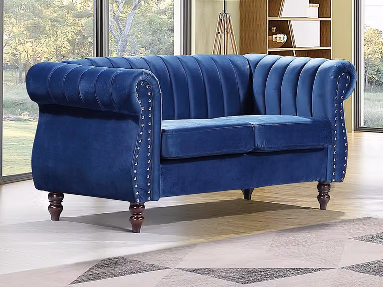 Sofá Chesterfield de 2 plazas TRUMBO tapizado en terciopelo azul con estructura de madera sólida