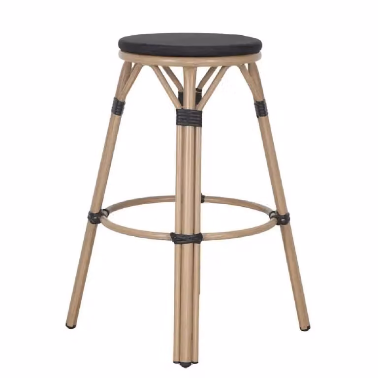 Taburete alto de exterior Pogoro de MISTERWILS FURNITURE FOR FREE SOULS en color marrón y negro, An/P/Al: 47 x 47 x 75 cm