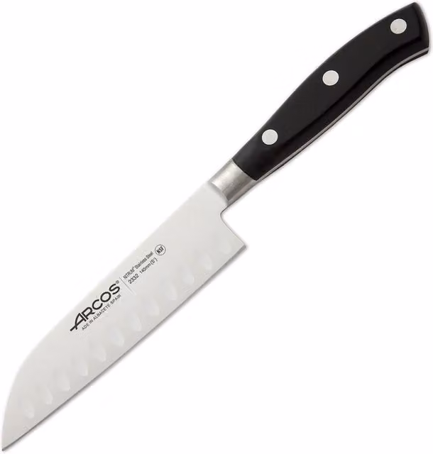 Cuchillo Santoku Arcos Riviera de acero inoxidable forjado con hoja de 14 cm y estuche protector en color negro y plata
