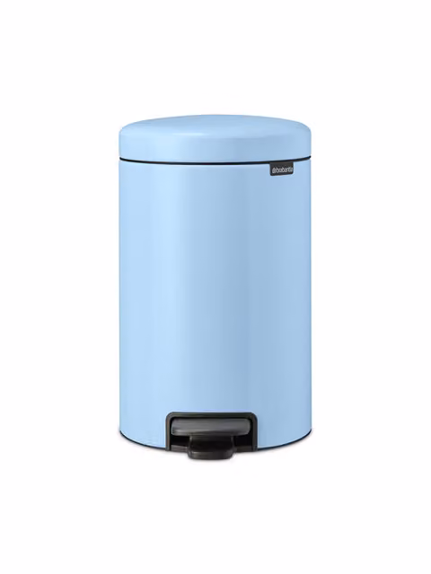 Cubo de pedal Brabantia Newicon de 12 litros con cierre suave y cubo interior de plástico en color azul dreamy blue
