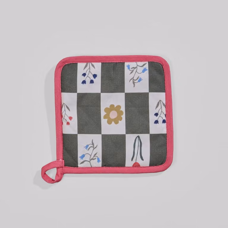 Manopla de cocina de algodón orgánico con estampado vichy y flores de Maisons du Monde en rosa y multicolor