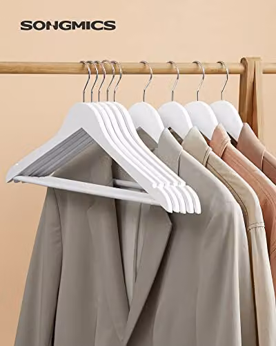 Juego de 30 perchas de madera maciza SONGMICS en color blanco con gancho giratorio y diseño antideslizante