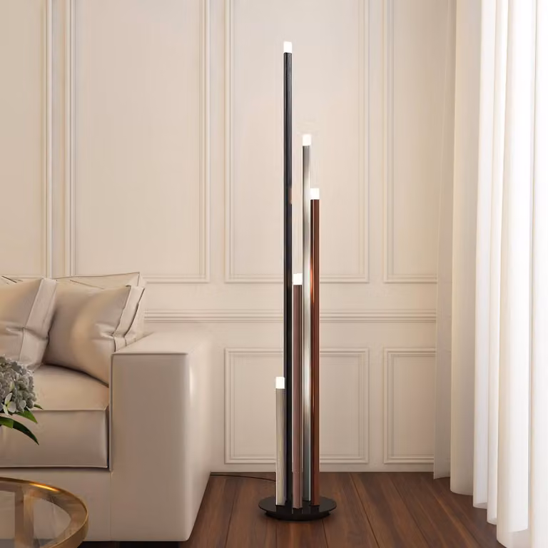 Lámpara de pie LED Stoika de Lucande, diseño minimalista en metal para salón o comedor, atenuable, color negro o marrón