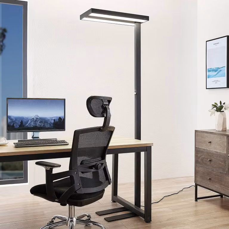 Lámpara de pie LED Logan Pro Arcchio atenuable en color negro y acabado de aluminio para hogar u oficina