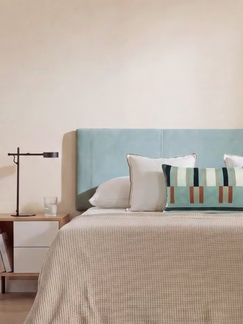 Cabecero tapizado Milos de Kenay Home en color verde menta, An/P/Al: 160 x 52 cm