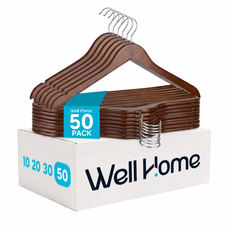 Pack de 50 perchas de madera robusta Wellhome en color marrón con gancho giratorio y muescas