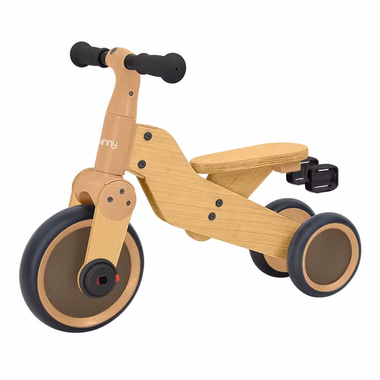 Bicicleta de equilibrio Sunny con cesta y ruedas de madera en color beige y marrón, con altura ajustable