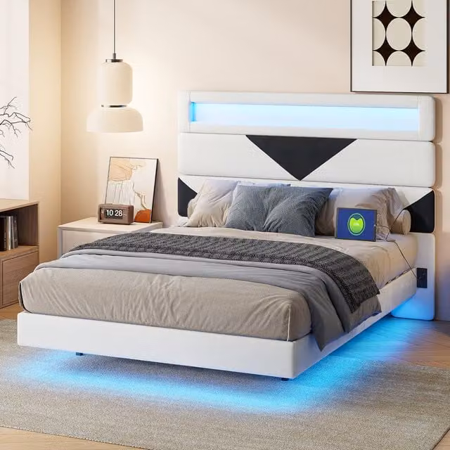 Cama de matrimonio NAHILIMI tapizada en color blanco con somier de láminas, cabecero de diseño, tira LED con mando a distancia y 2 puertos USB de carga, An/P/Al: 160 x 200 x 126 cm
