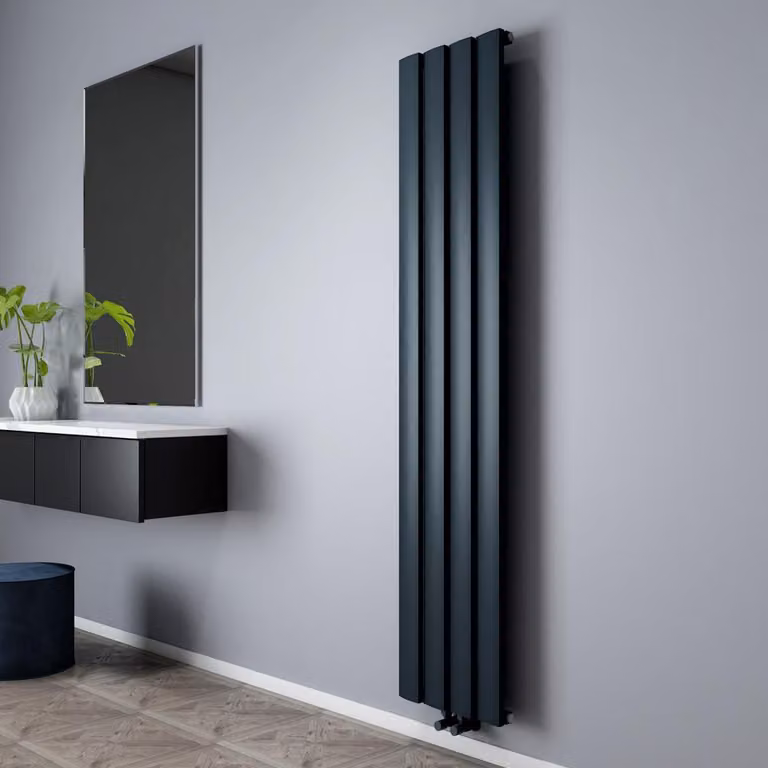Radiador Toallero Vertical de Aluminio Hudson Reed en color Antracita, Al x An: 180 x 37,5 cm