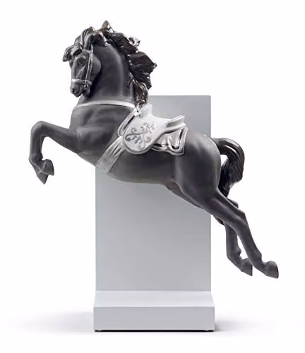 Figura decorativa de caballo en pirouette de Lladró en porcelana color plata y negro, An/P/Al: 14,0 x 34,0 x 30,0 cm