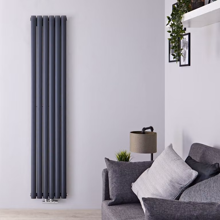 Radiador de diseño vertical doble Hudson Reed en acero color gris antracita con conexión central, 924 vatios, Al: 178 cm, An: 35,4 cm, P: 5,6 cm
